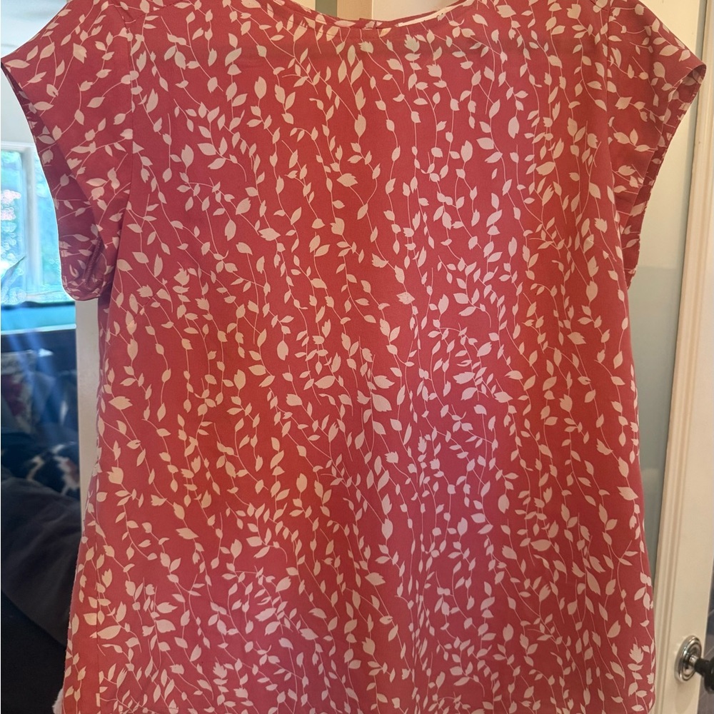 Fun 2 Fun Coral and White Leaf Pattern Blouse